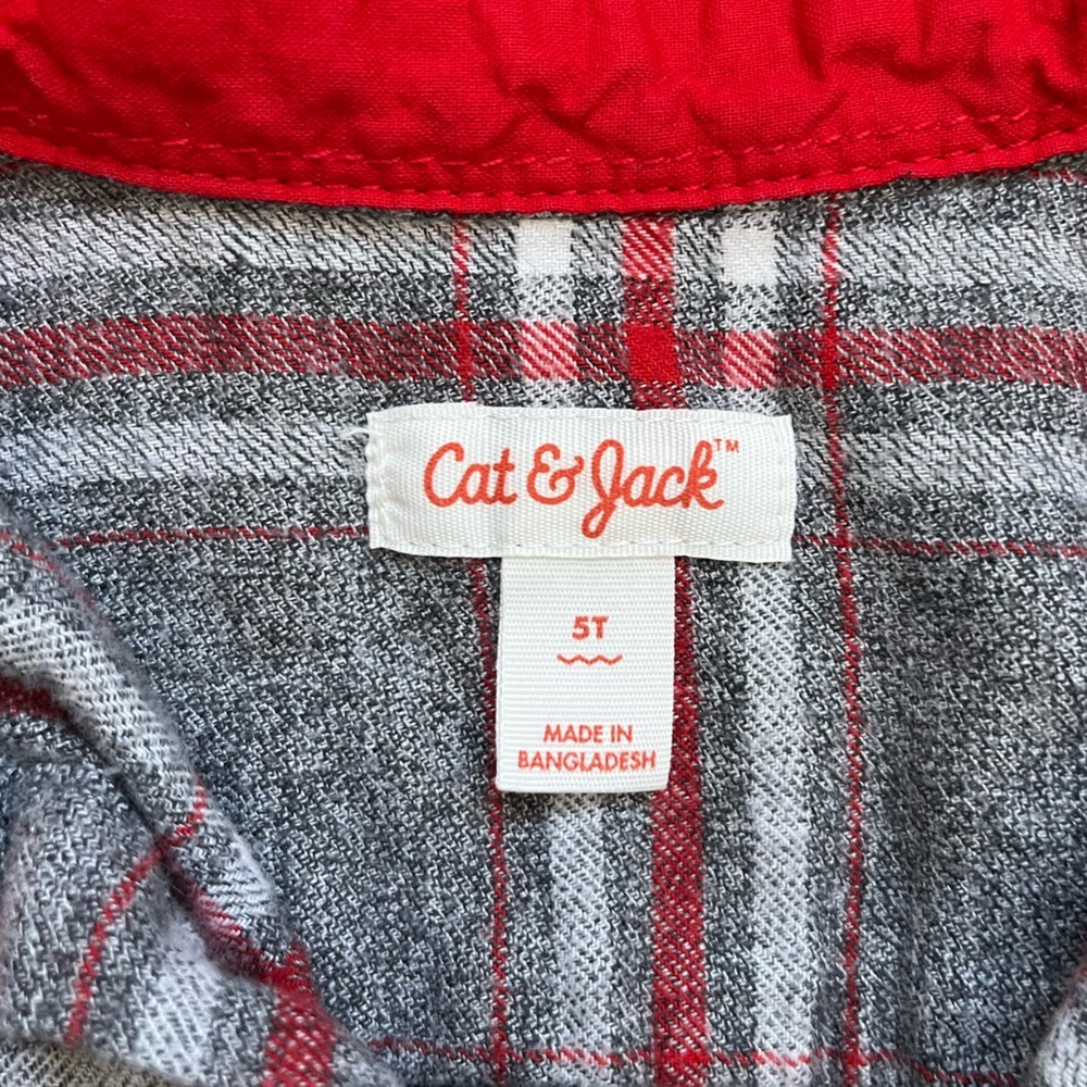 Boy’s Cat & Jack Gray Red Flannel Plaid Long Sleeve Button Down Shirt Size 5T - Picture 2 of 4